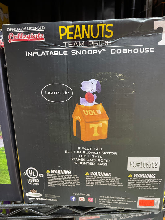 TEAM PRIDE TENNESSEE PEANUTS INFLATABLE SNOOPY DOGHOUSE