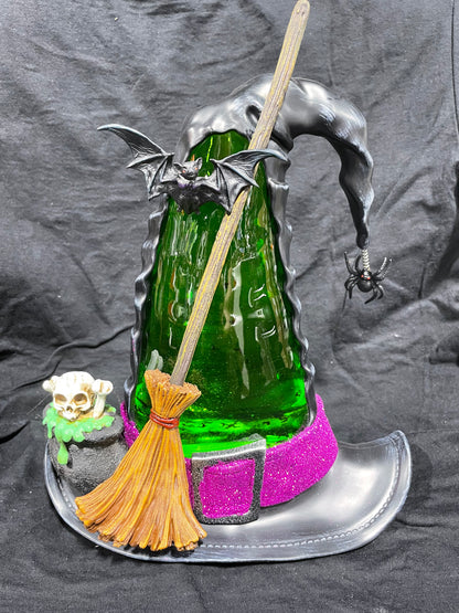 SPINNING WATER GLOBE (WITCH HAT)
