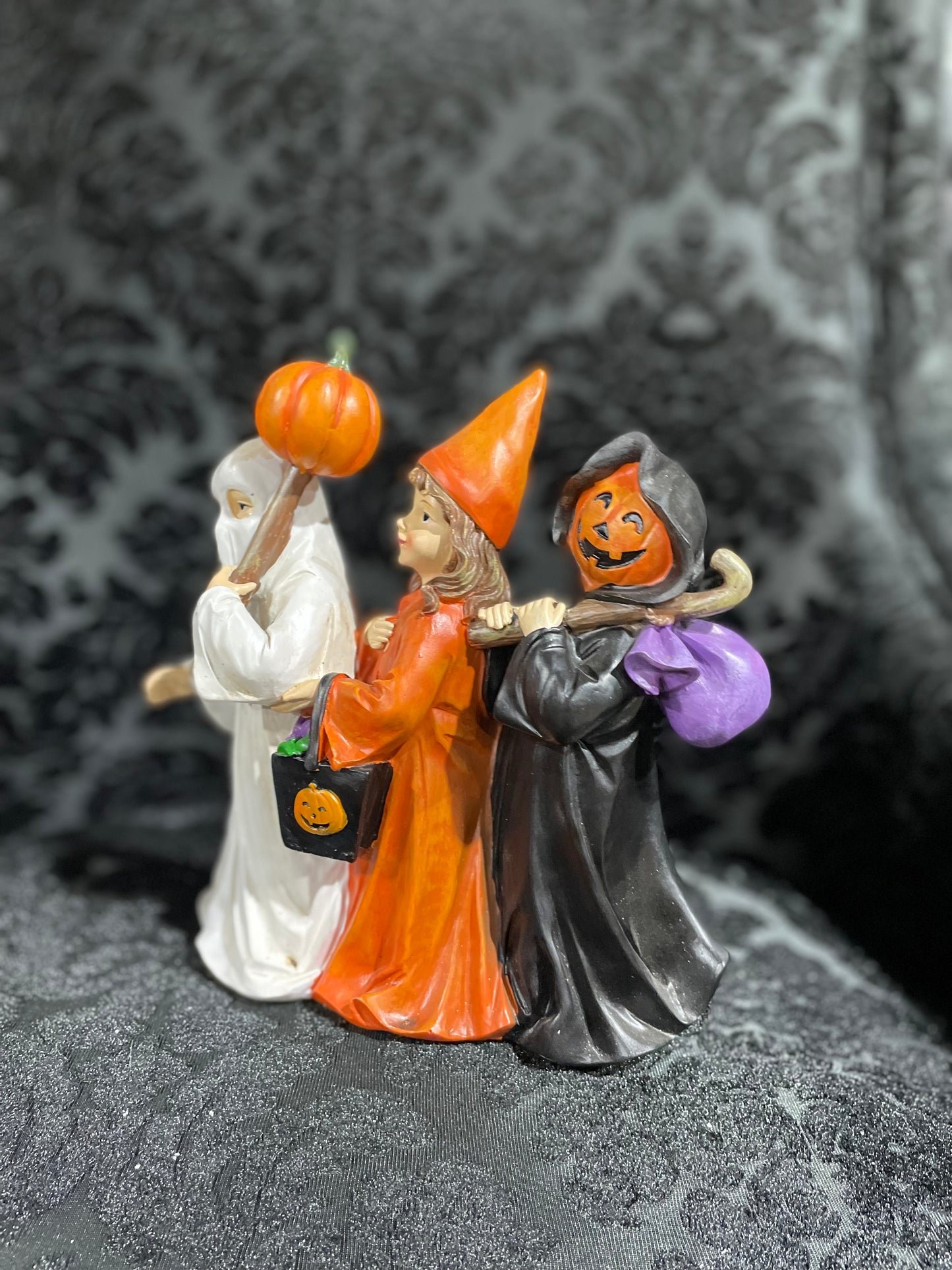 HALLOWEEN FIGURINE
