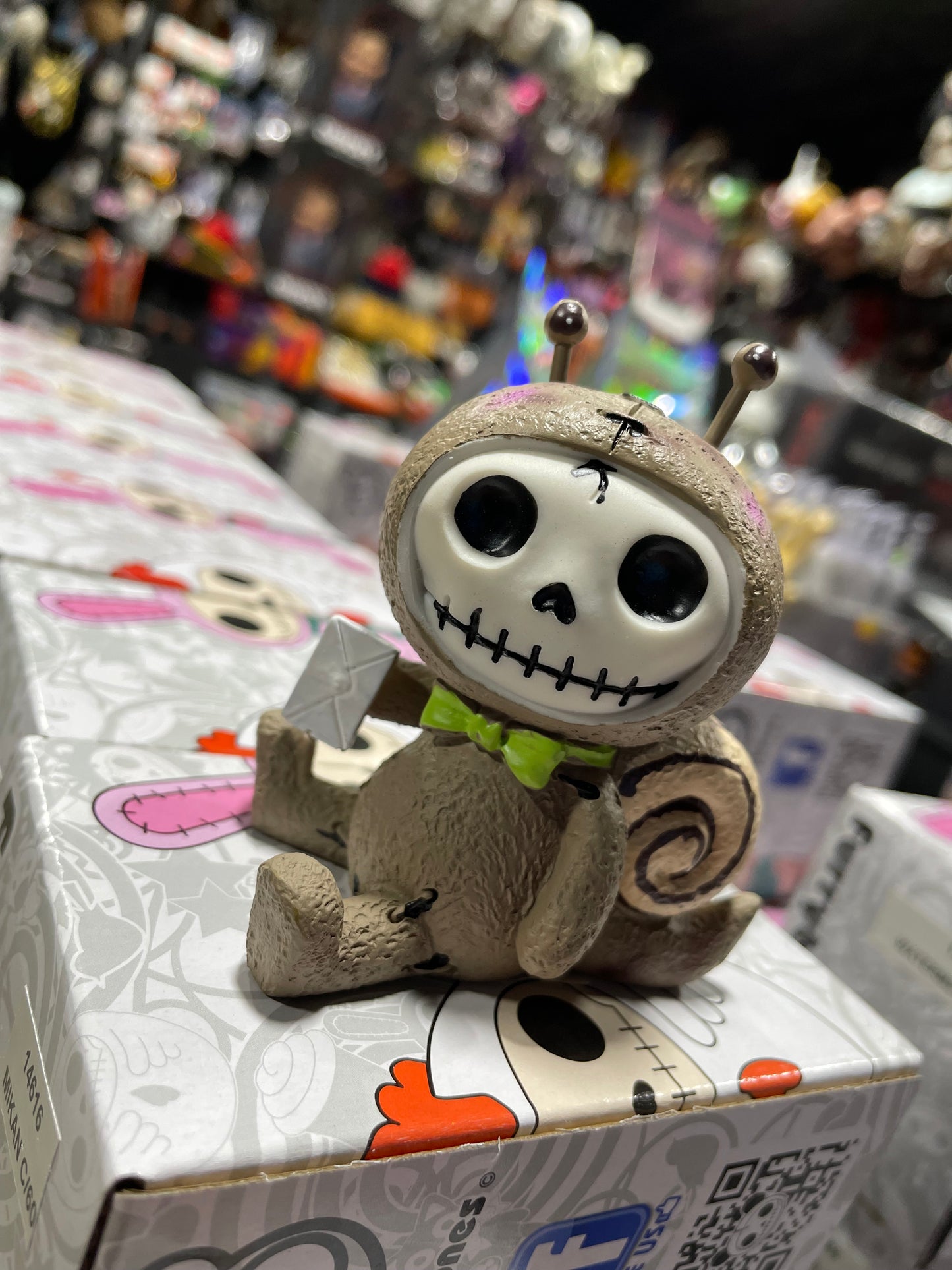 FURRYBONE DEN-DEN FIGURINE