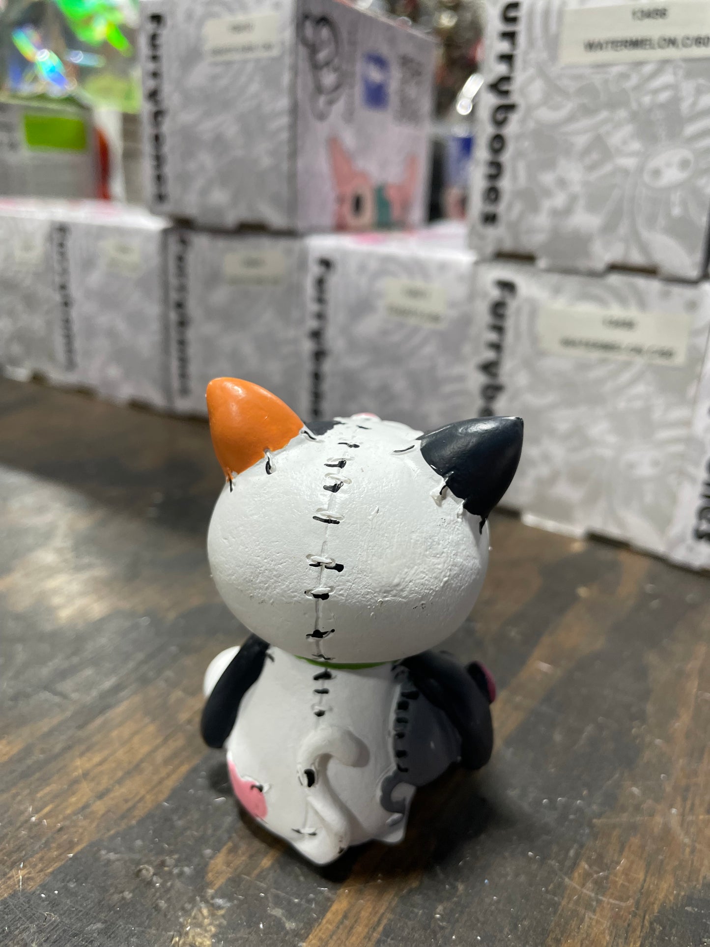 FURRYBONE CALICO MAOMAO FIGURINE