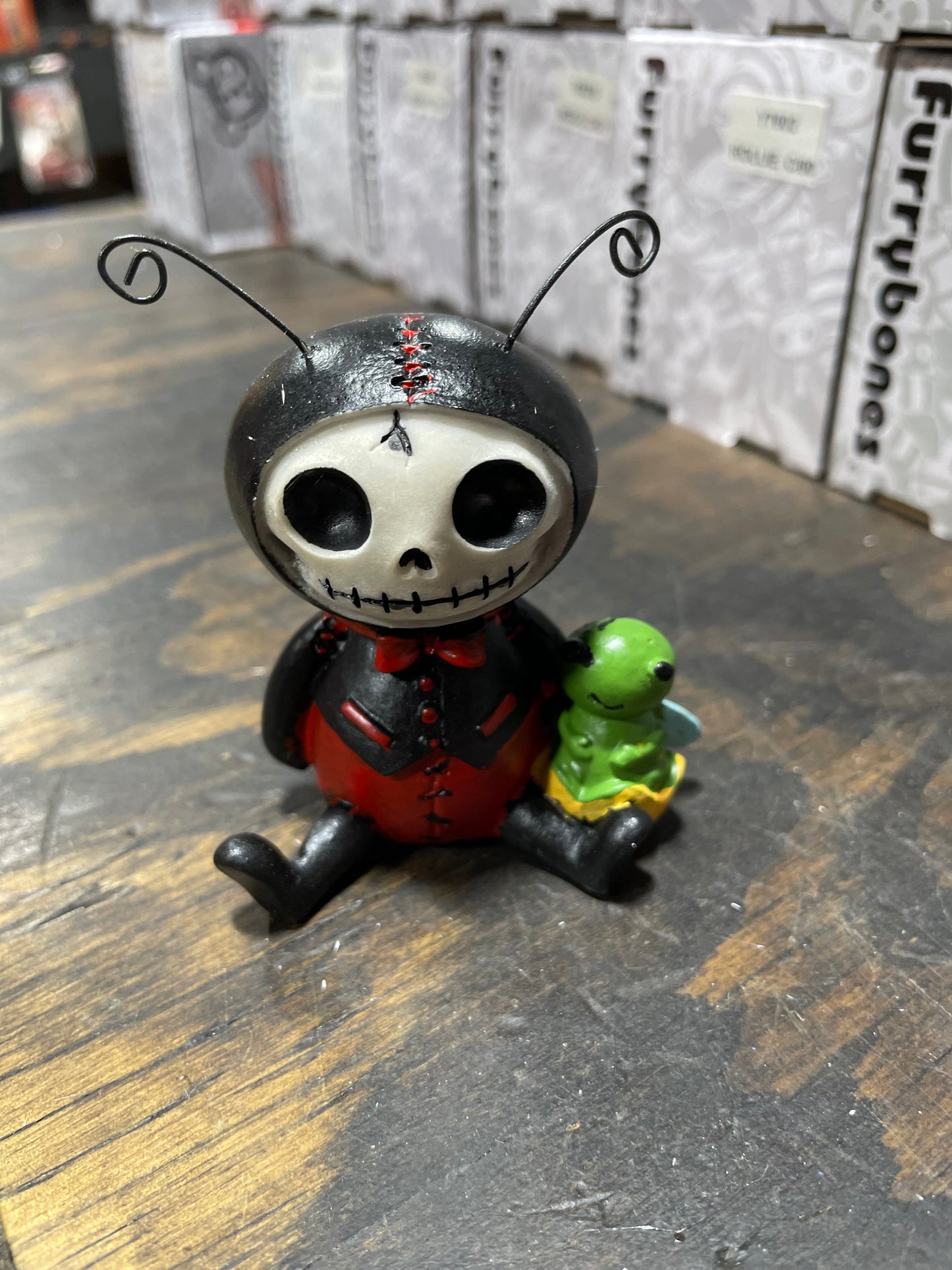 FURRYBONE DOTS FIGURINE